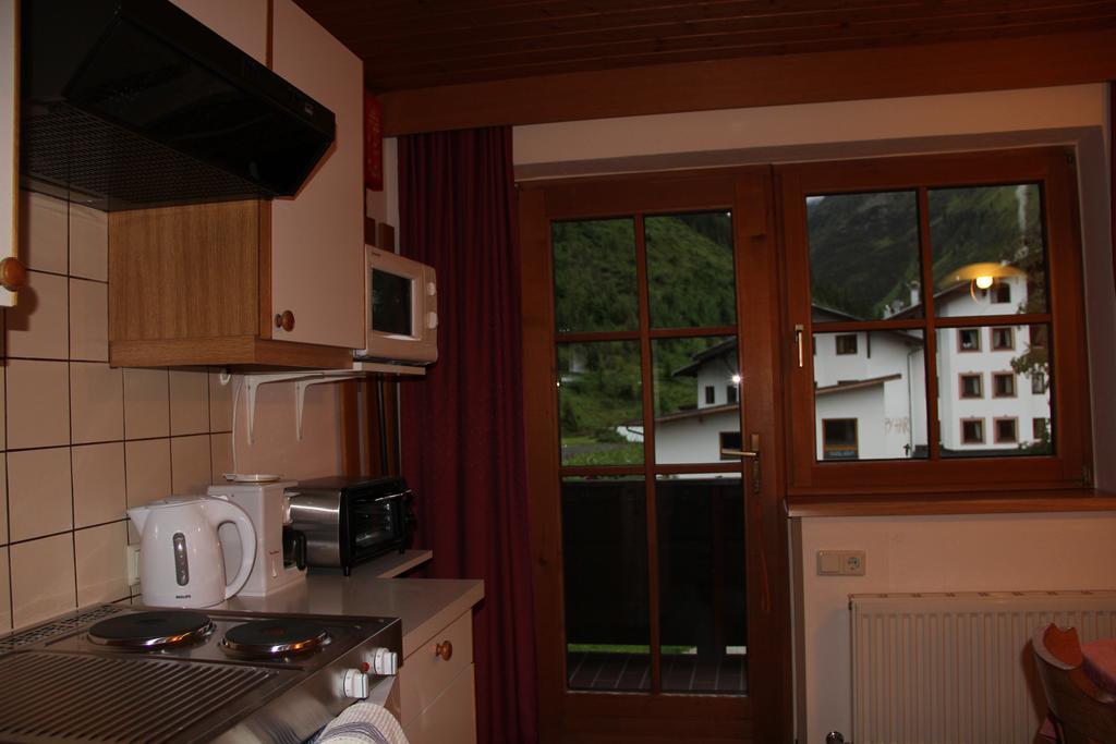 Haus Puit Mandarfen Pitztal Apartment Sankt Leonhard im Pitztal Room photo